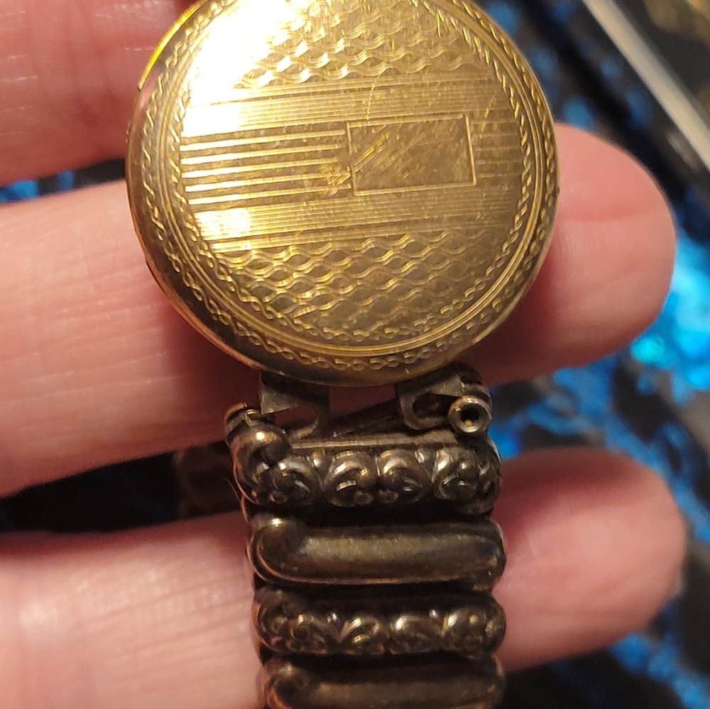 Antique Sweetheart Bracelet Locket Rare Fine ( PRICE IS FIRM )